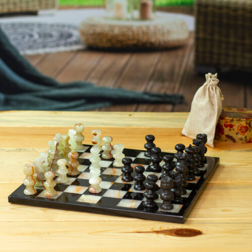 Onyx and Marble Chess Set in Black and Green from Mexico, 'Verdant Challenge' Onyx and Marble Chess Set in Black and Green from Mexico, 'Verdant Challenge'