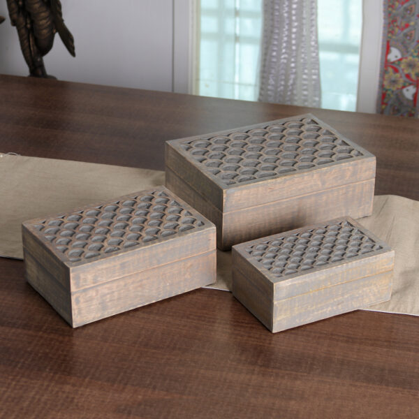 Scallop-Patterned Hand-Carved Mango Wood Box from India, 'Scallop Sophistication' Scallop-Patterned Hand-Carved Mango Wood Box from India, 'Scallop Sophistication'