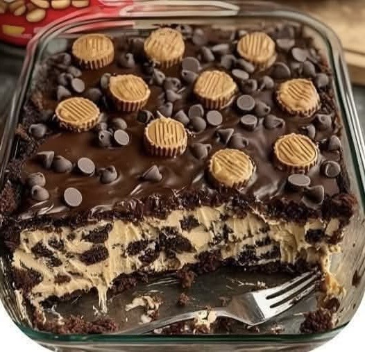 Reese’s Peanut Butter Earthquake Cake